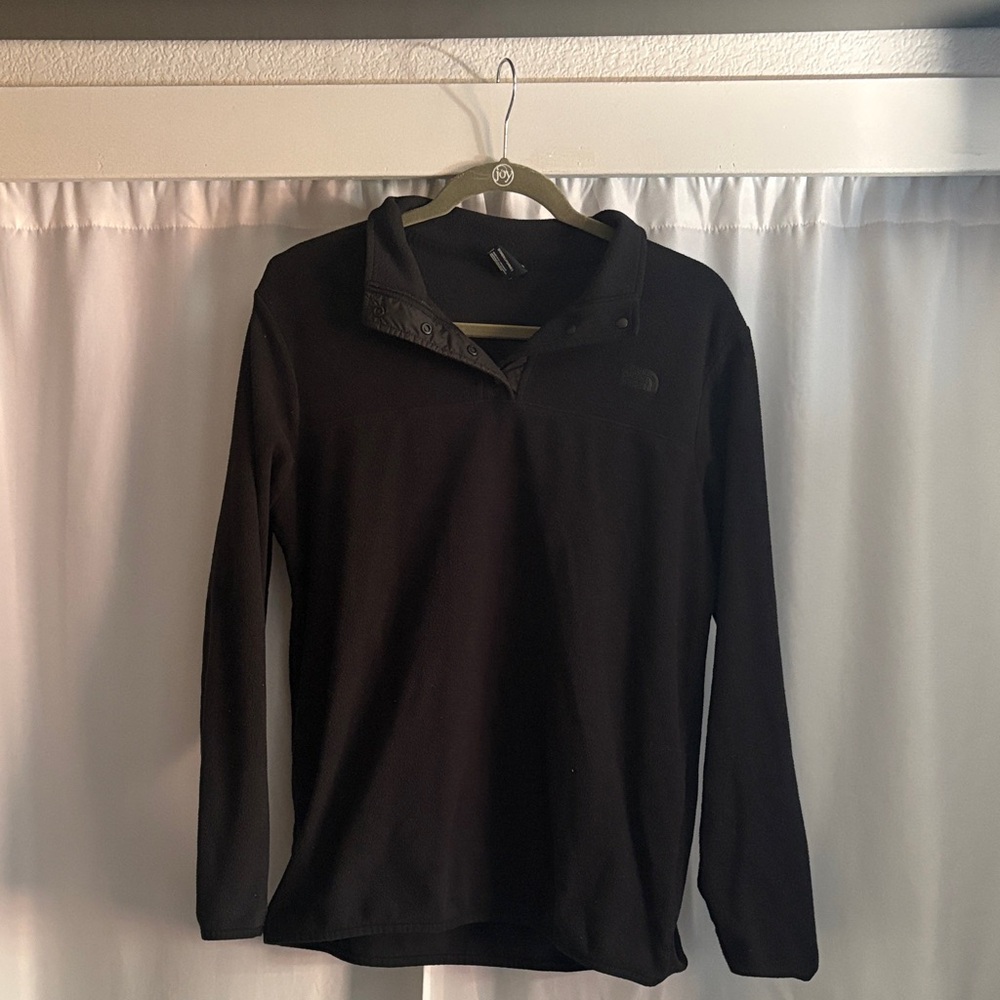 The North Face Black Light Weight Pullover Top
